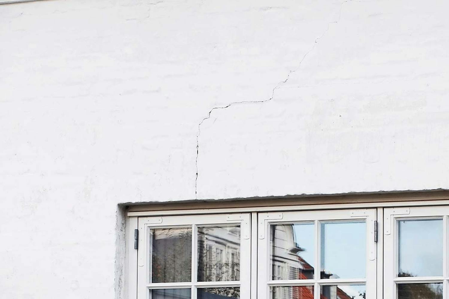 Setningsskade rundt vinduer Setningsskade rundt vinduer